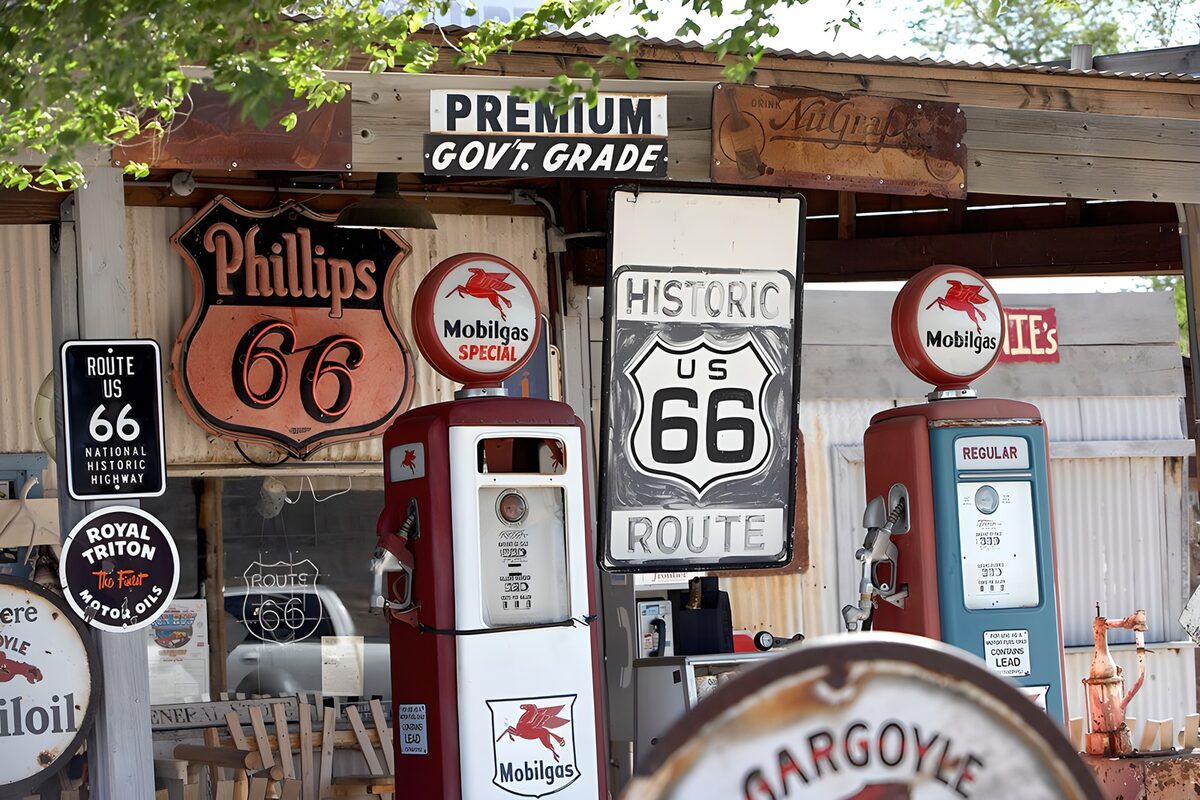 OCUK96805: Retro Gas Station on Historic Route 66