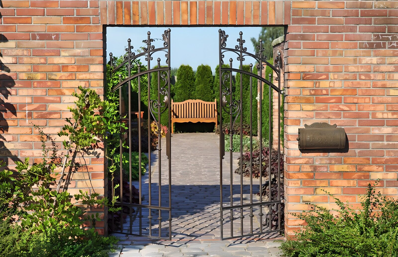 OCUK36037: Elegant Garden Gate with Bench