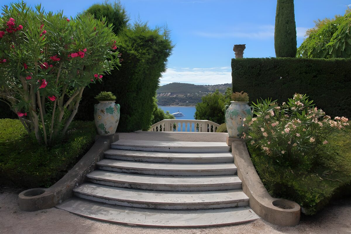 OCUK95488: Serene Garden Pathway to the Sea