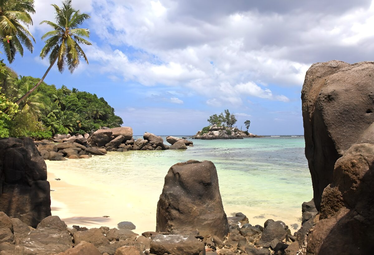 OCUK36188: Serene Tropical Coastal View