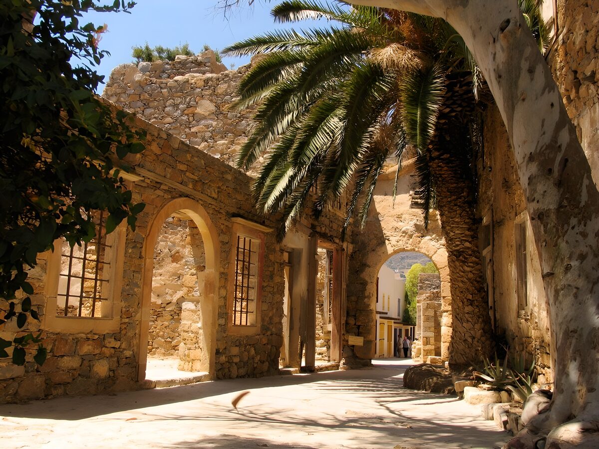 OCUK53243: Old Greek alley way with palm tree