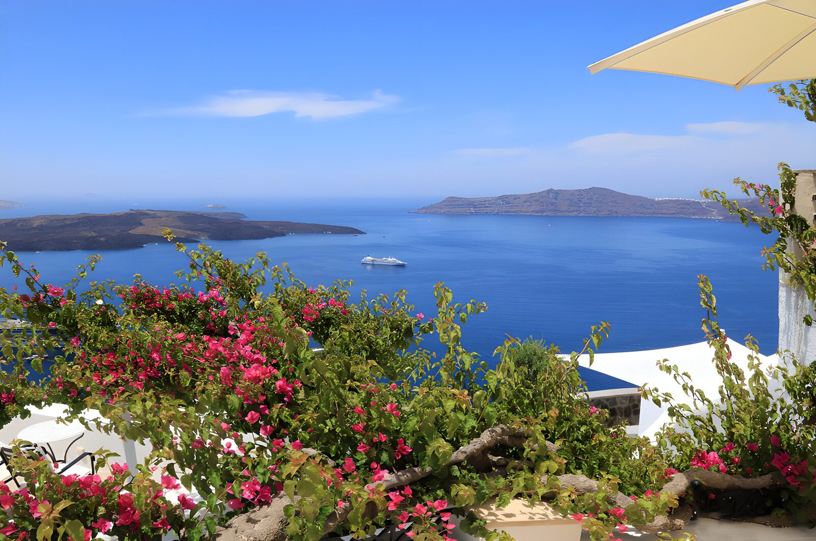 OCUK41558: Serene View of Santorini's Coastline
