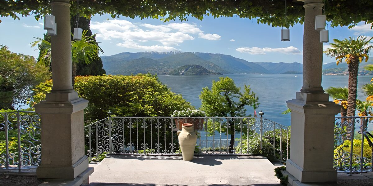 OCUK50249: Serene Lake View Retreat