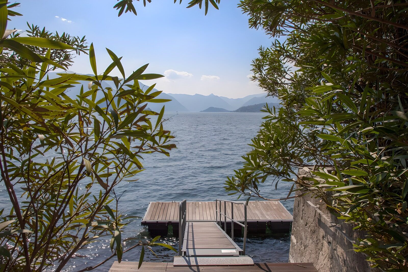 OCUK55063: Peaceful Lakeside Retreat