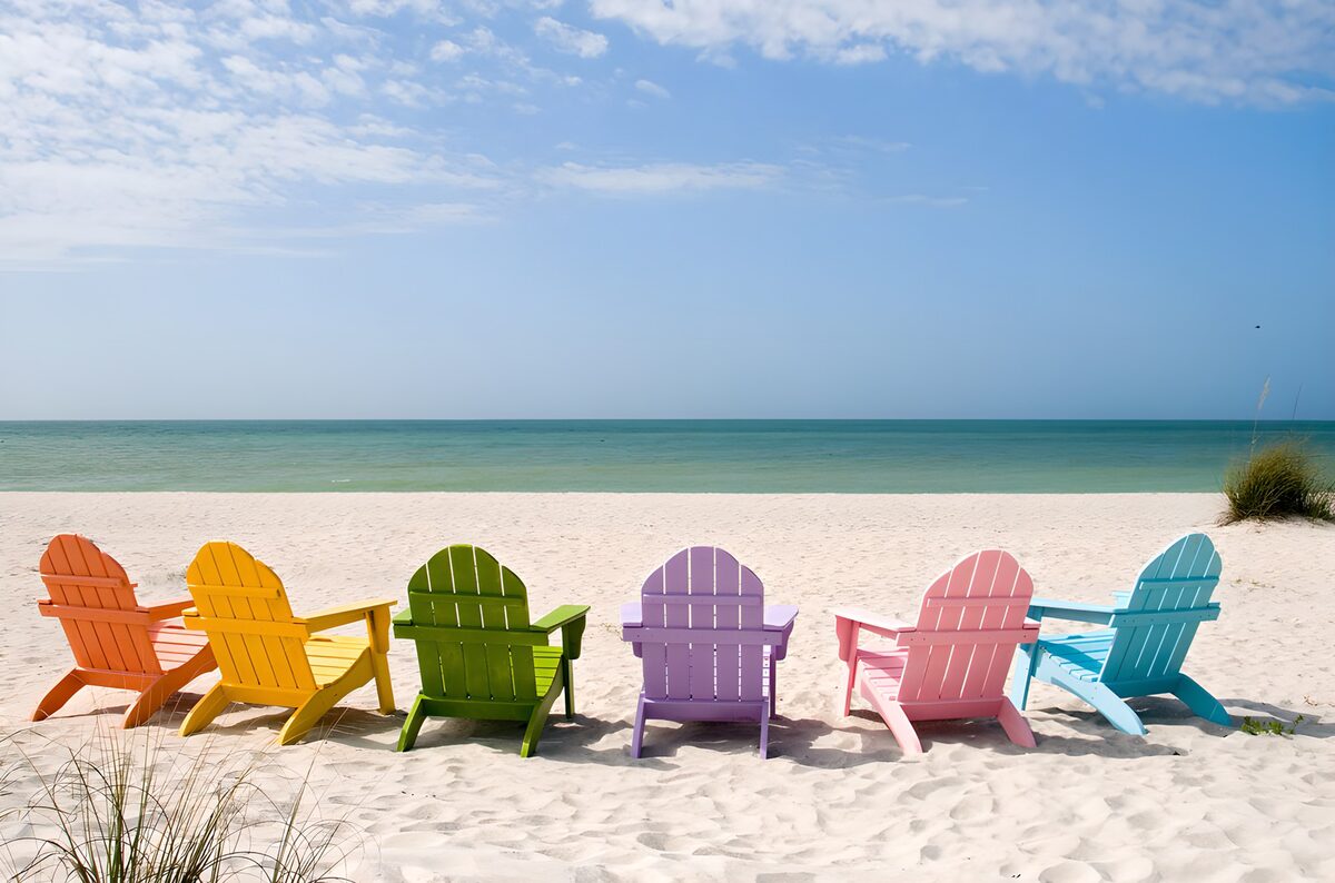 OCUK86066: Colorful Beach Chairs by the Sea