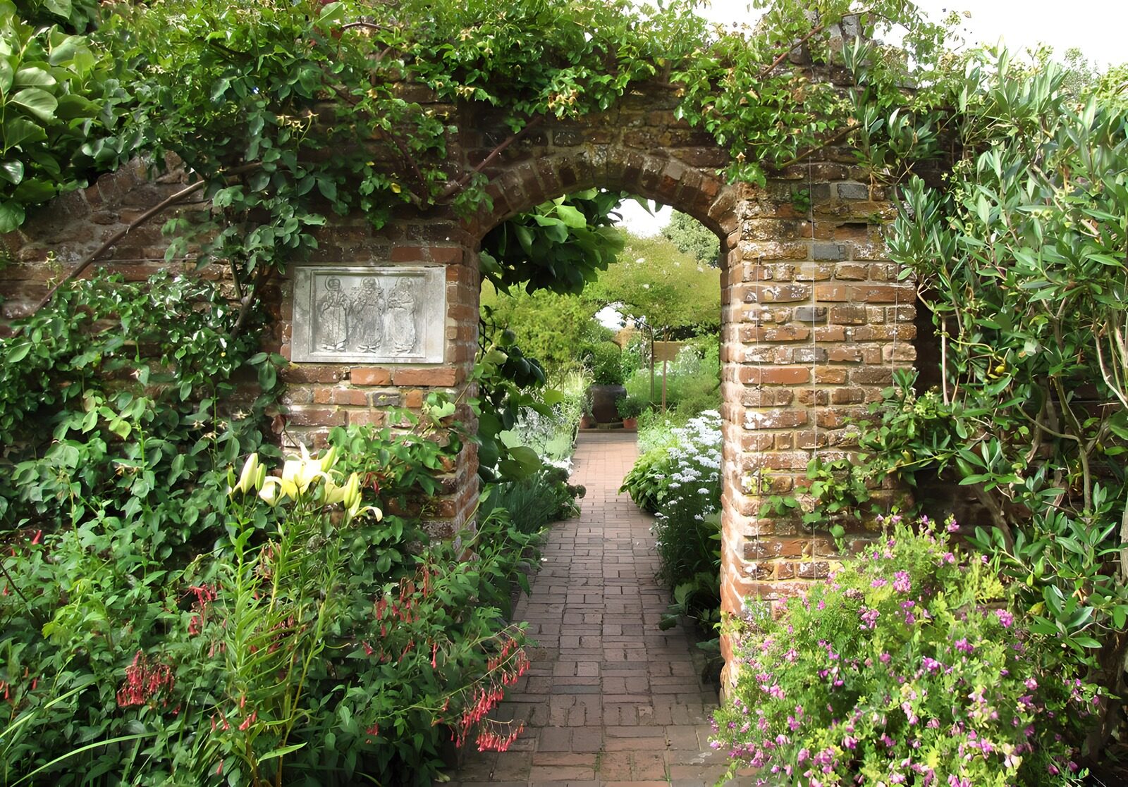 OCUK50809: Enchanted Garden Archway