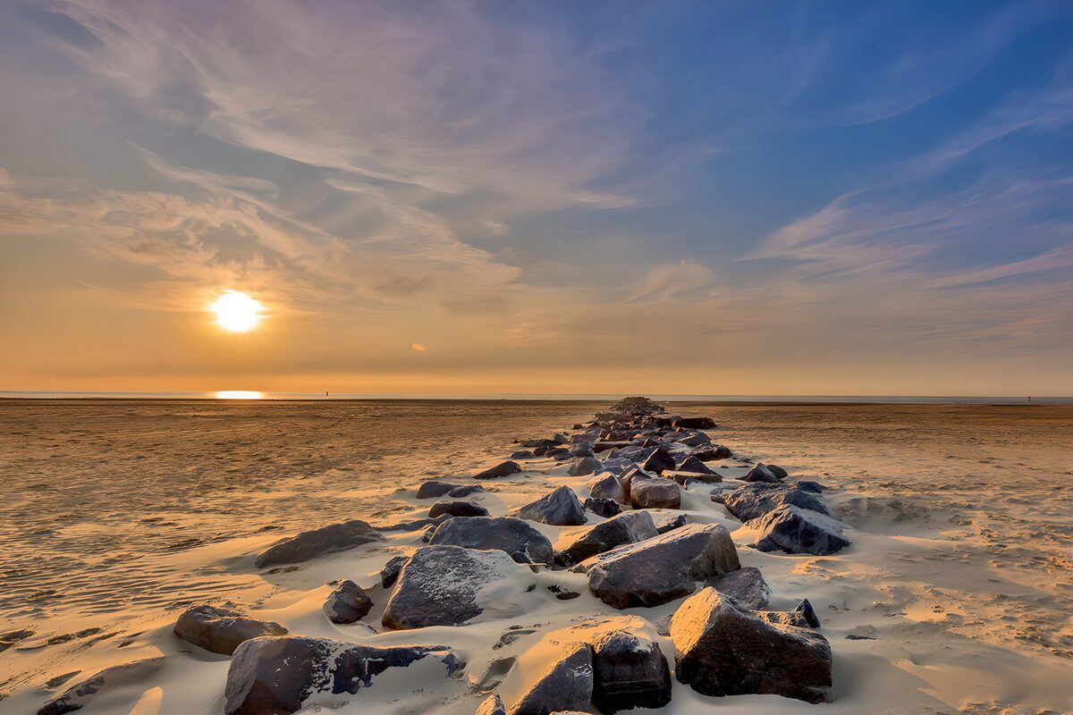 OCUK52041: Tranquil Sunset Over Sandy Beach