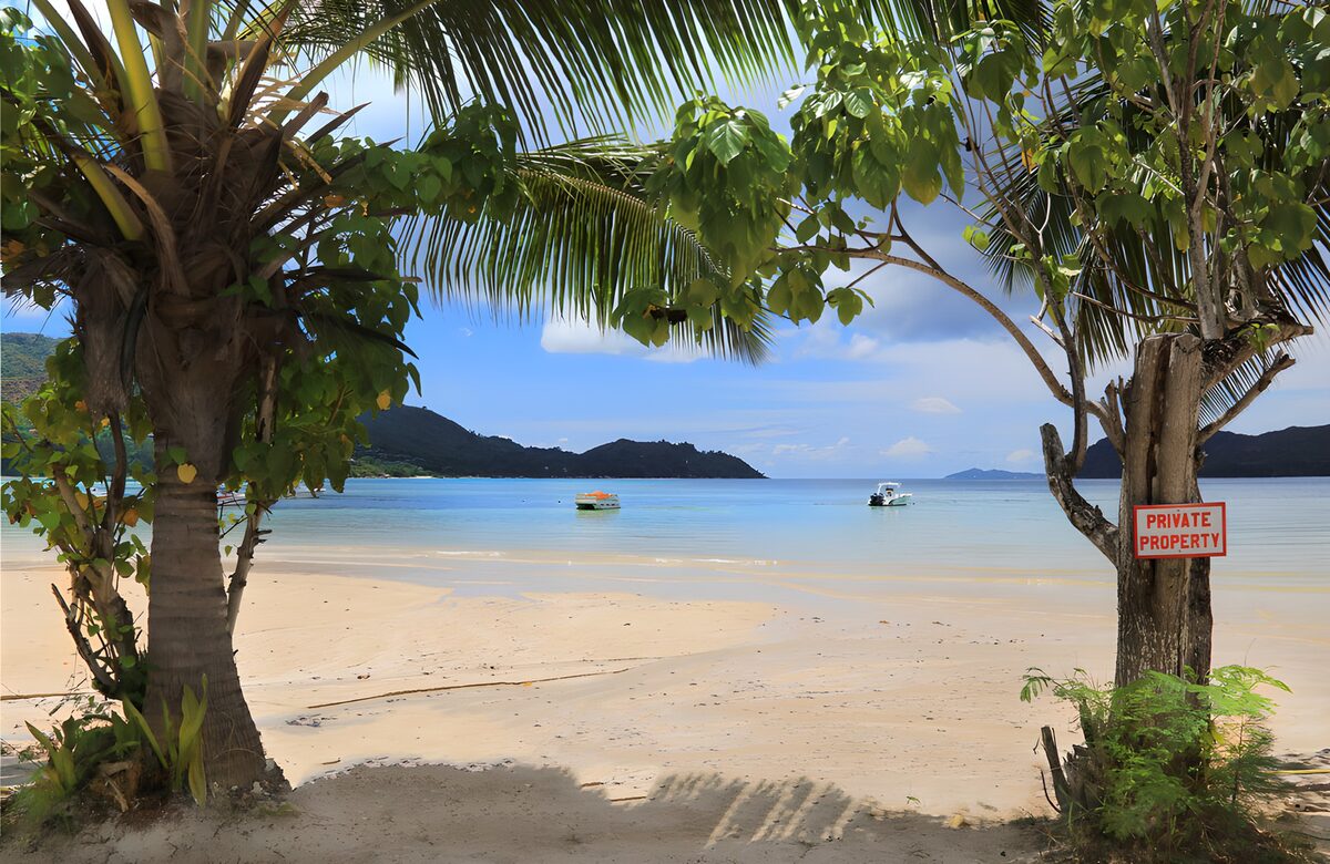 OCUK19223: Serene Beach View with Private Property Sign