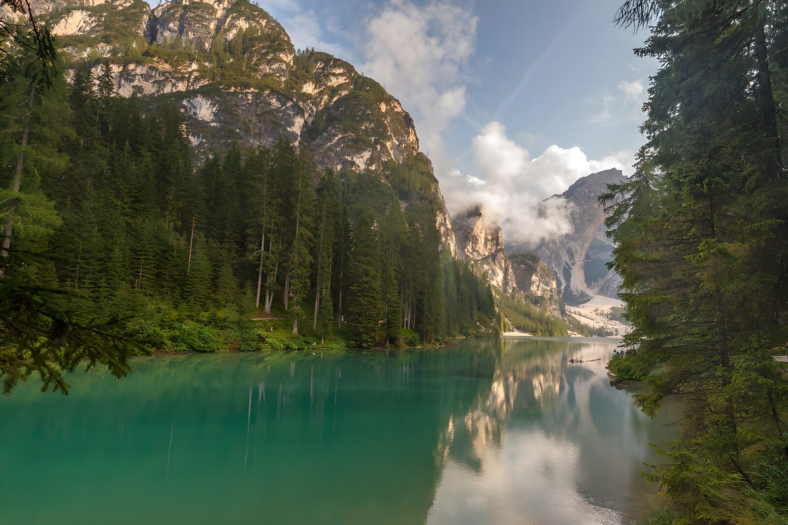 OCUK60159: Serene Mountain Lake Reflection