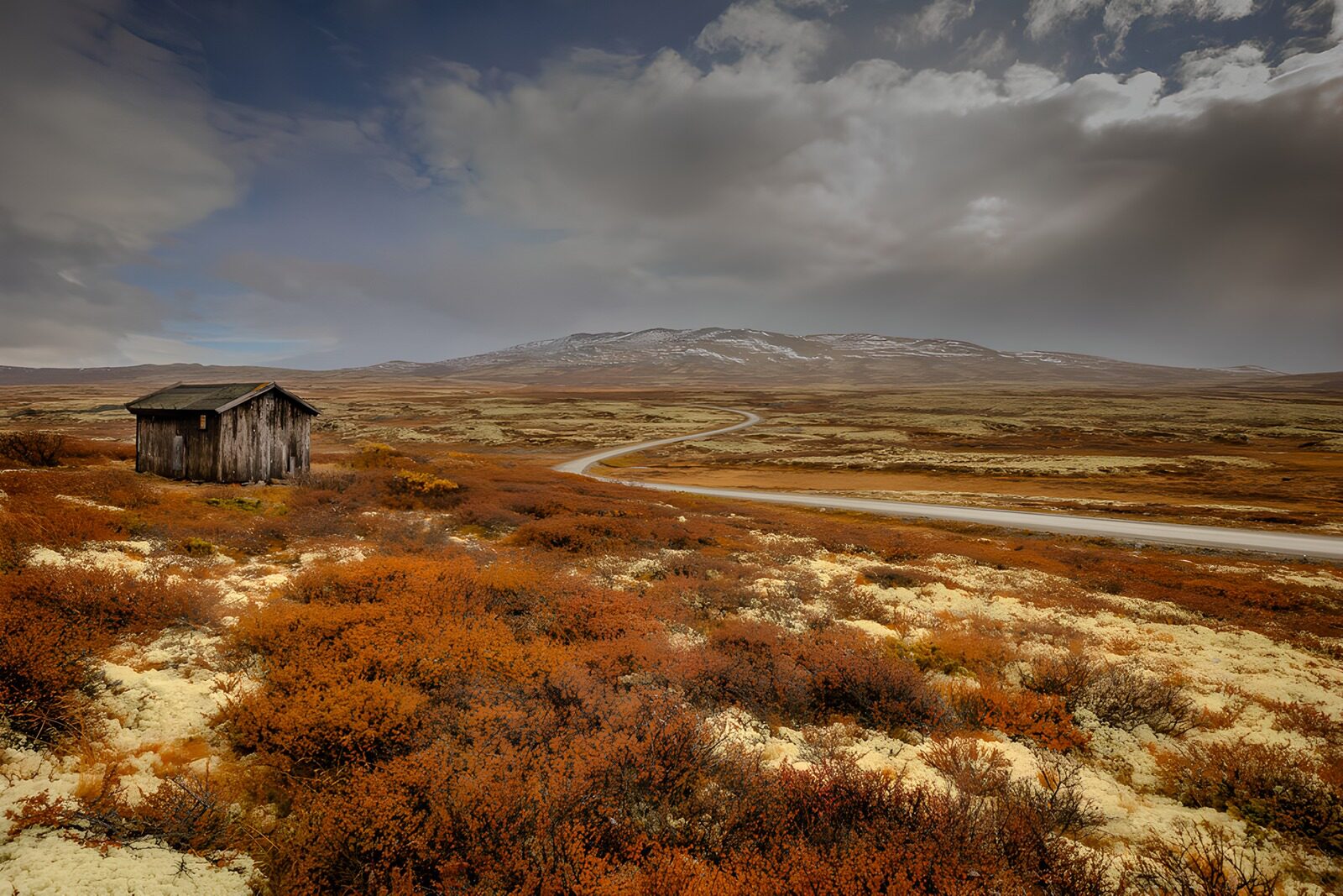 OCUK75276: Rustic Cabin in Autumn Landscape