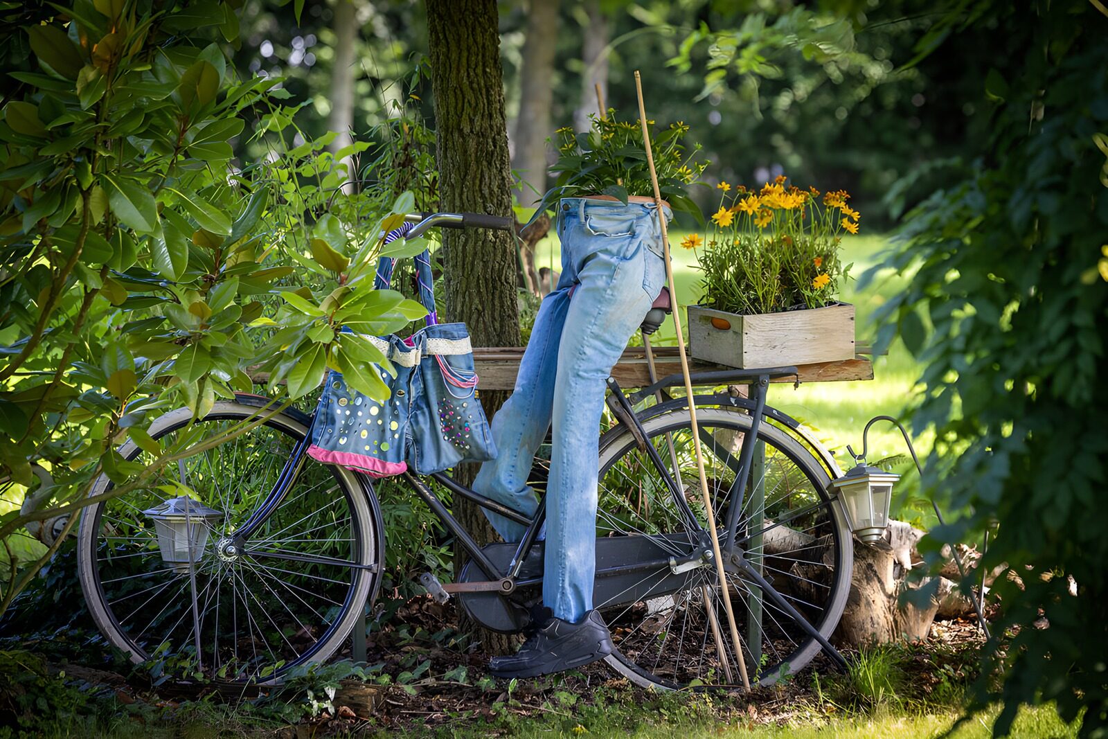 OCUK87254: Whimsical Garden Bicycle Display