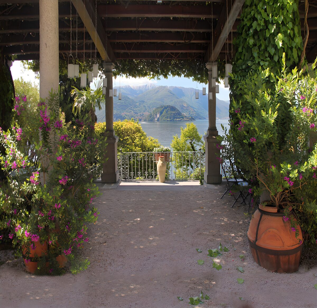 OCUK91914: Serene Lakeside Retreat