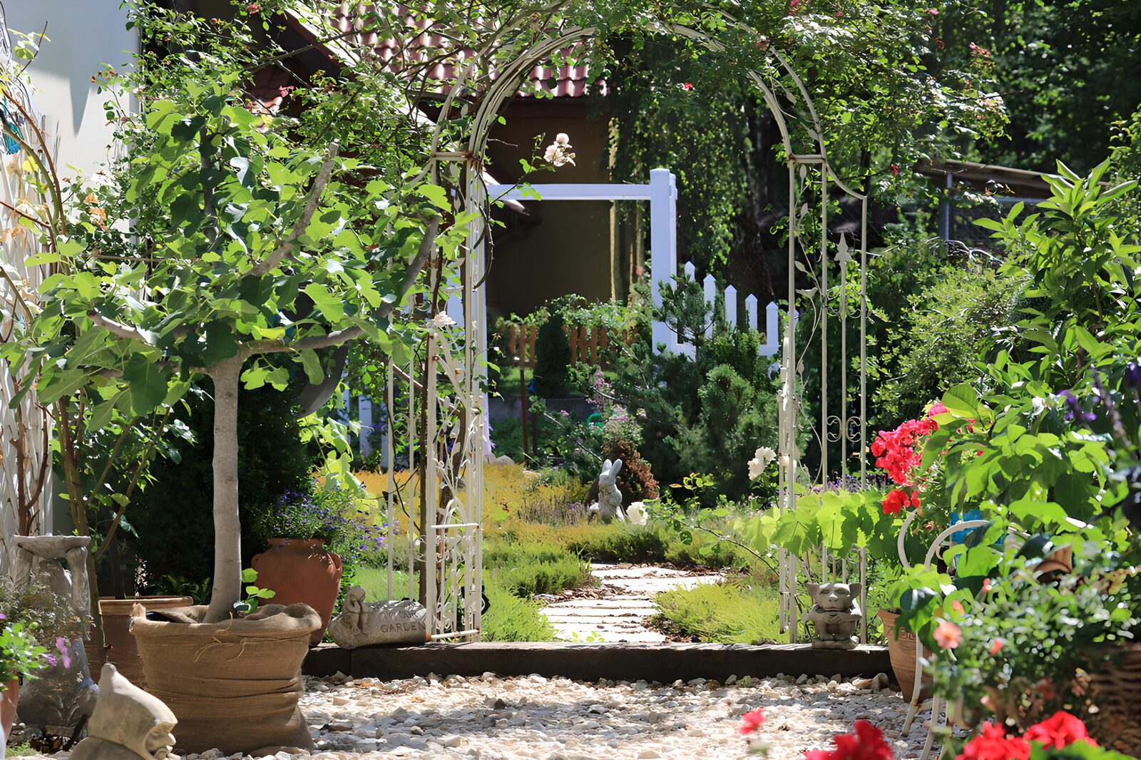 OCUK67493: Peaceful Garden Pathway