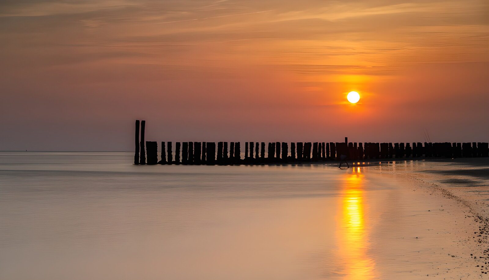 OCUK36468: Serene Sunset Over Tranquil Waters