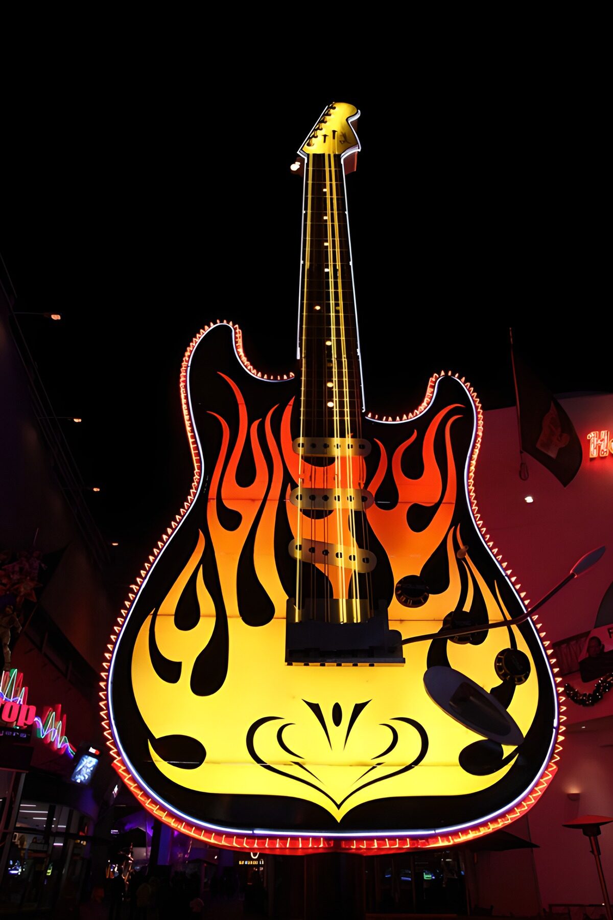 OCUK77617: Neon Flaming Guitar Sign