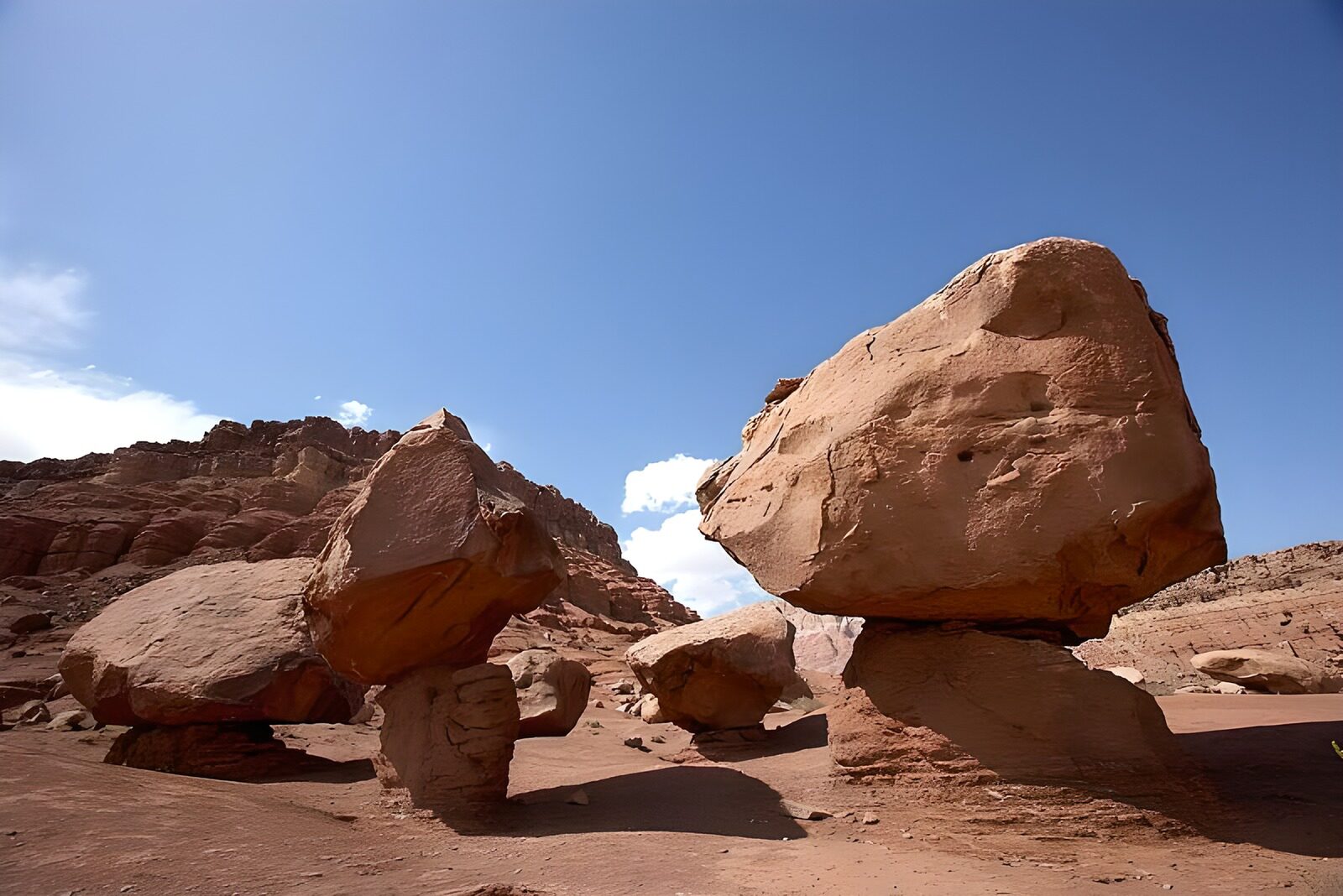 OCUK72038: Eroded rocks in desert setting
