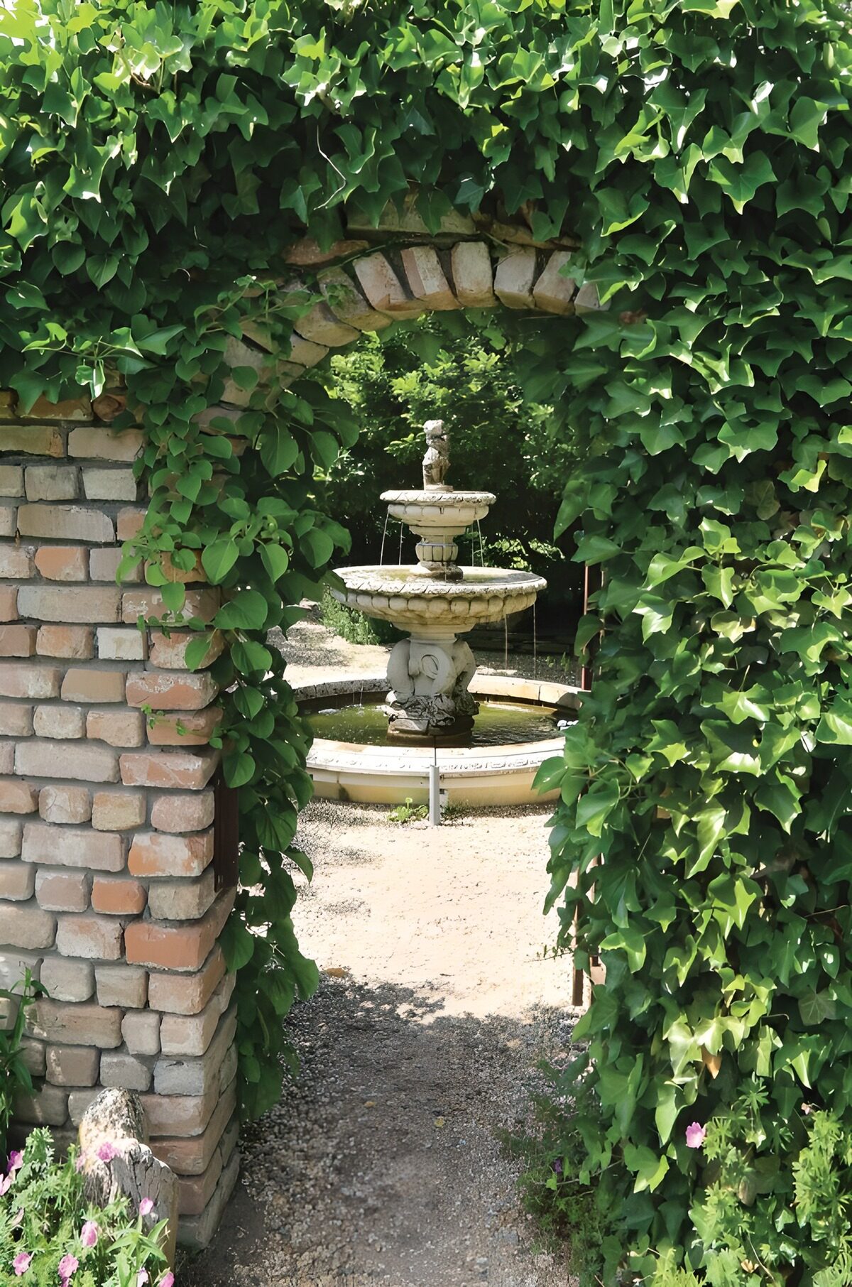 OCUK66976: Serene Garden Fountain Entrance