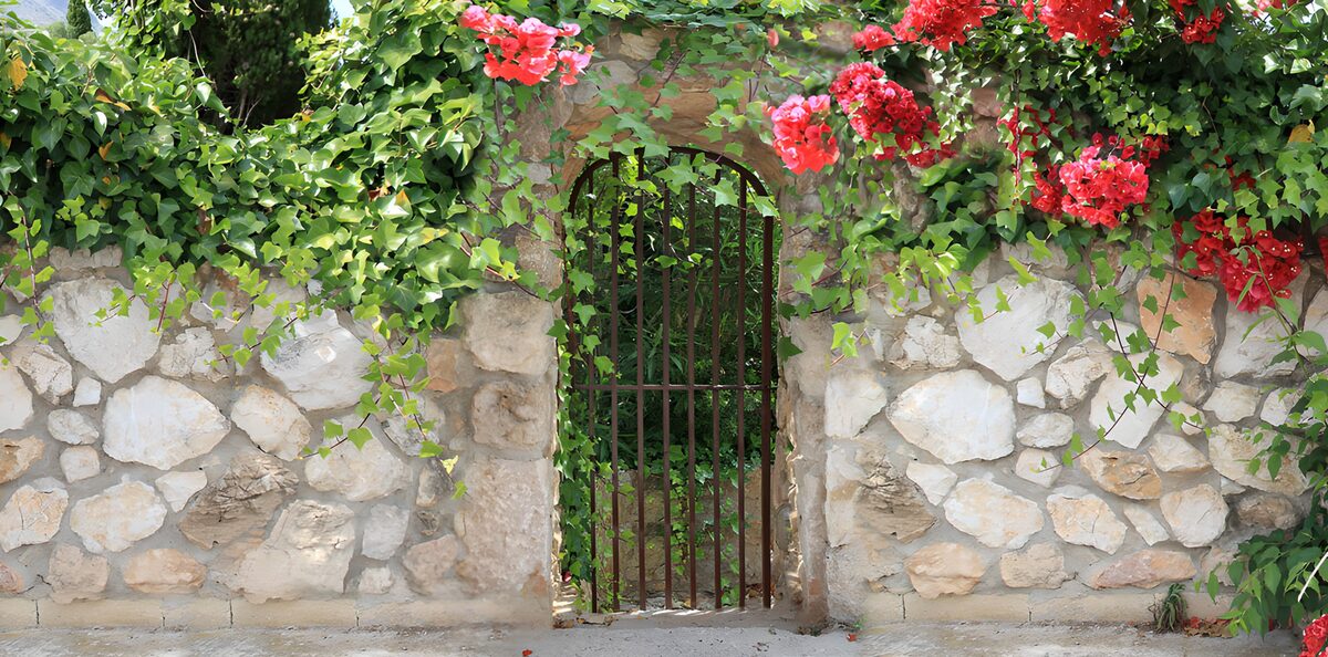 OCUK24087: Enchanted Garden Gate