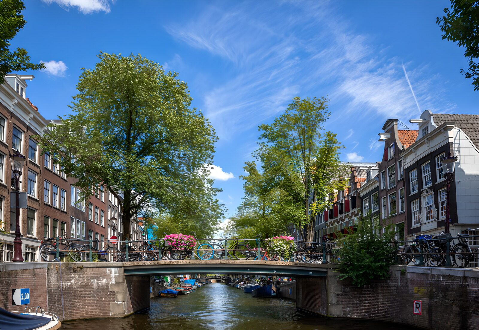 OCUK32069: Charming Amsterdam Canal Bridge
