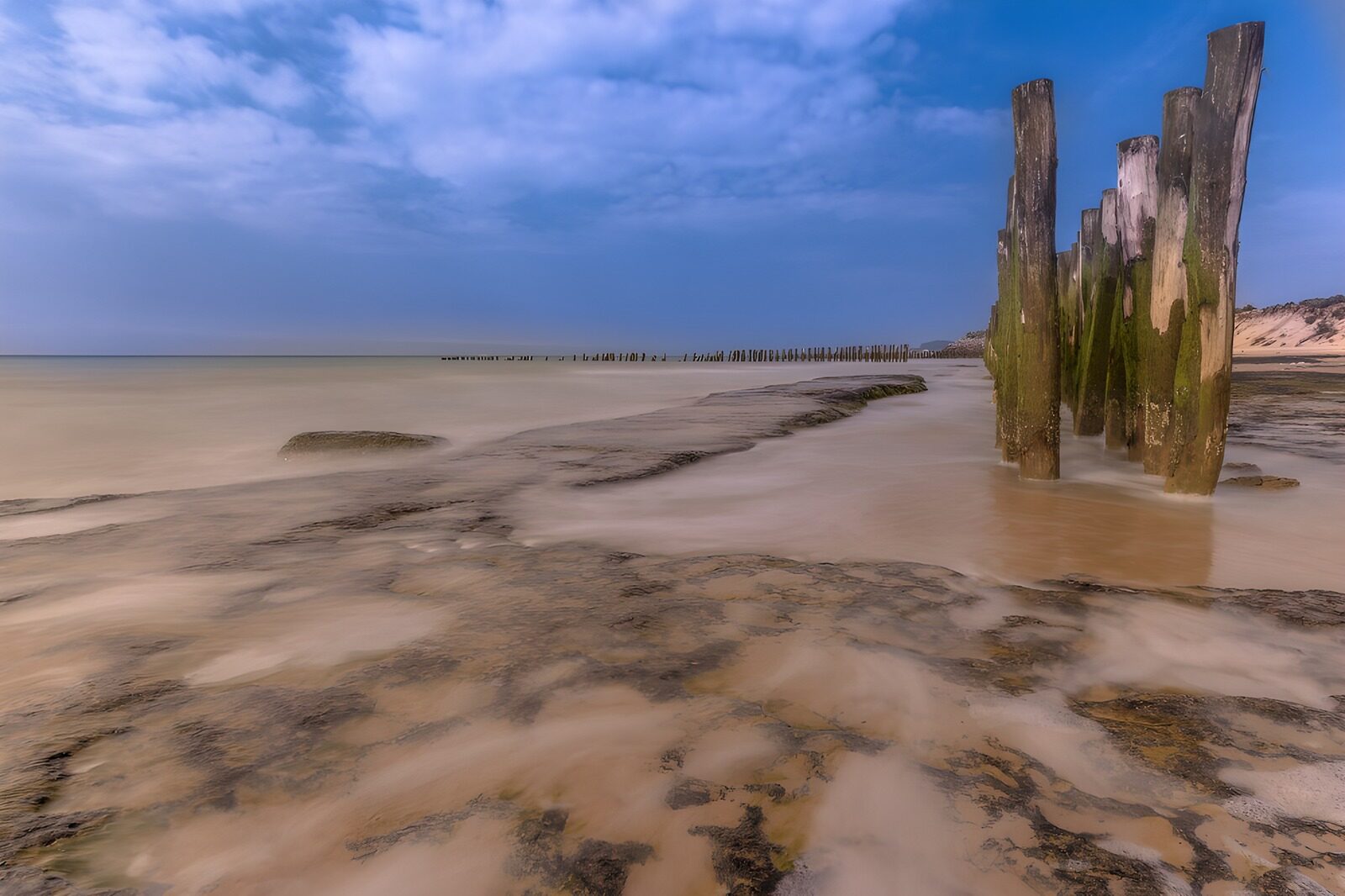 OCUK39389: Tranquil Coastal Ruins at Dawn