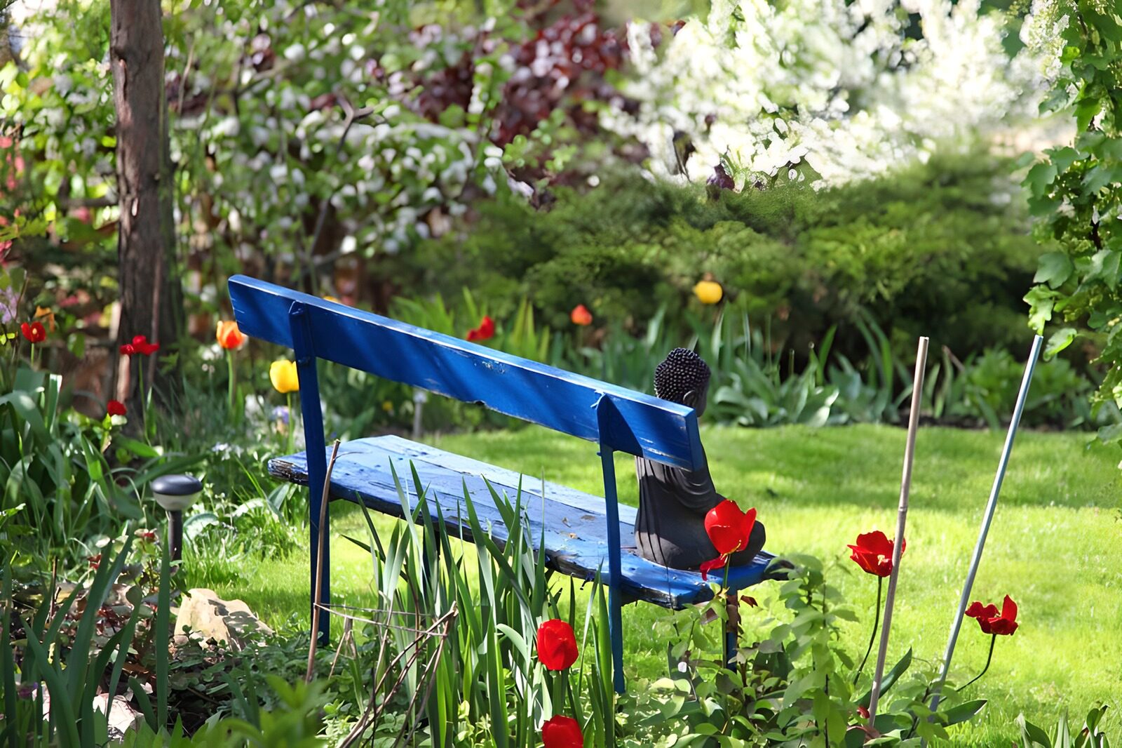 OCUK12979: Buddha on a blue seat (bench_ version 1