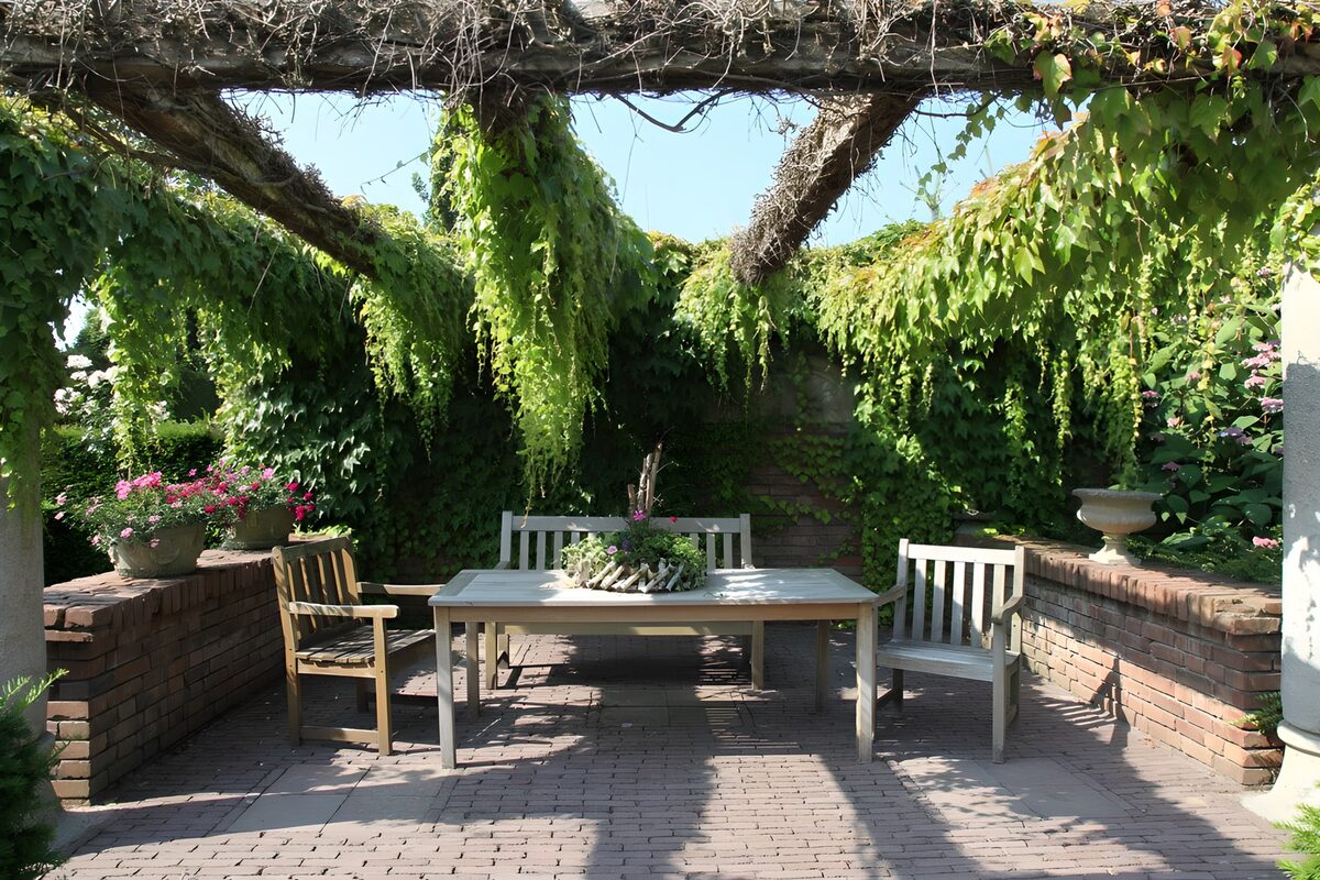 OCUK57147: Serene Garden Dining Space