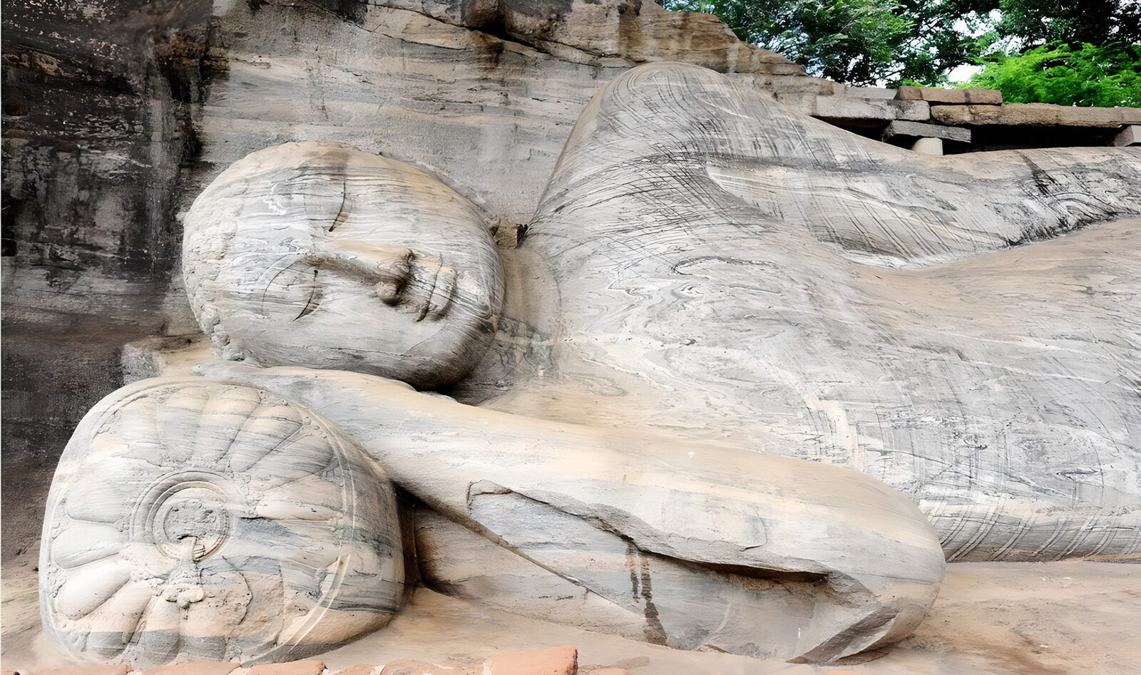 OCUK83332: Reclining Buddha Sculpture