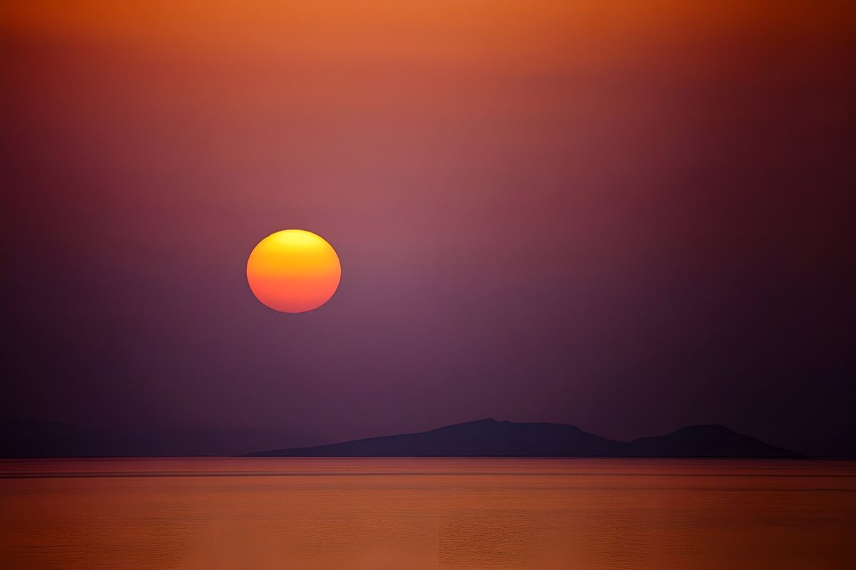 OCUK81268: Serene Sunset Over Tranquil Waters