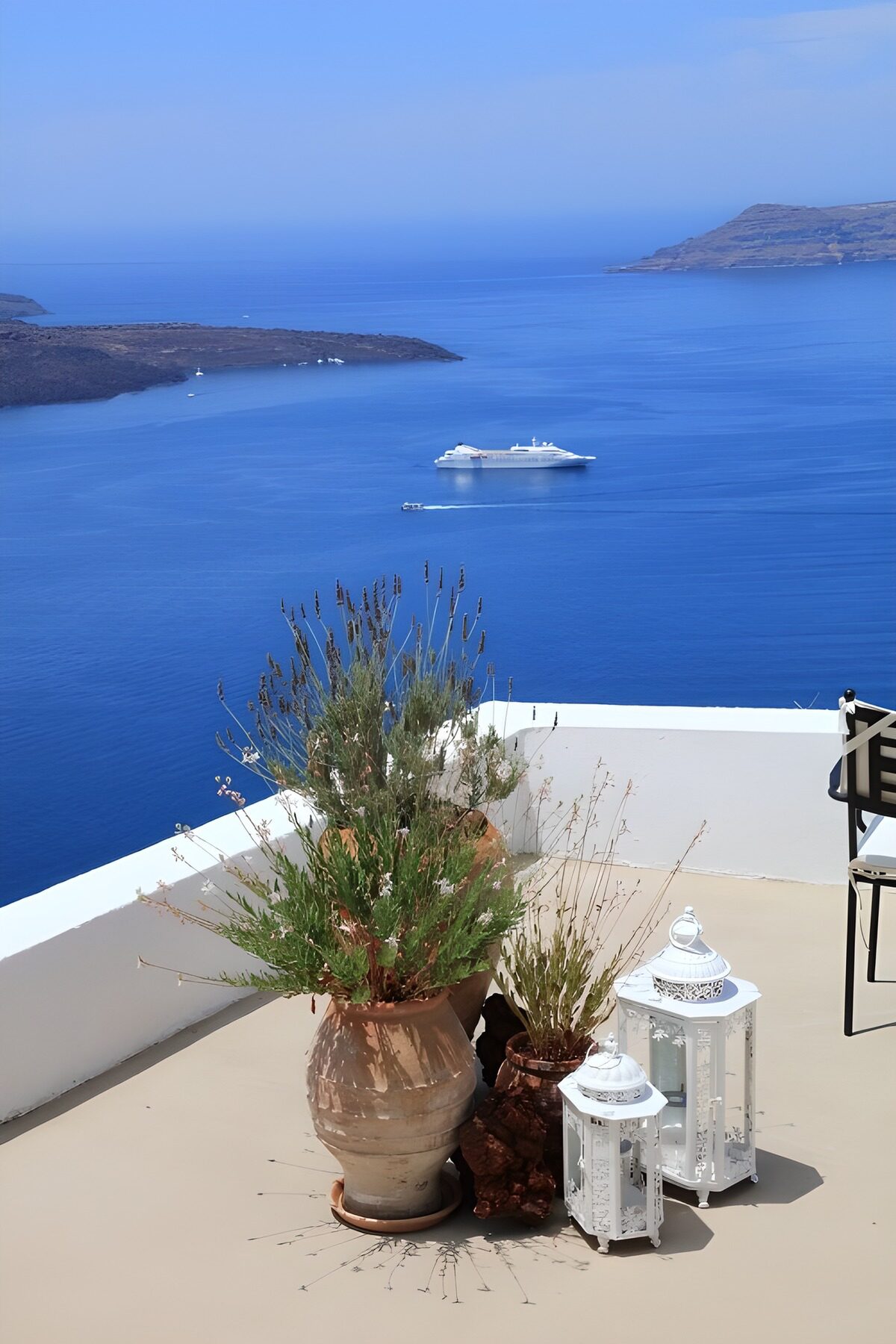 OCUK37753: Serene View of Santorini's Coastline