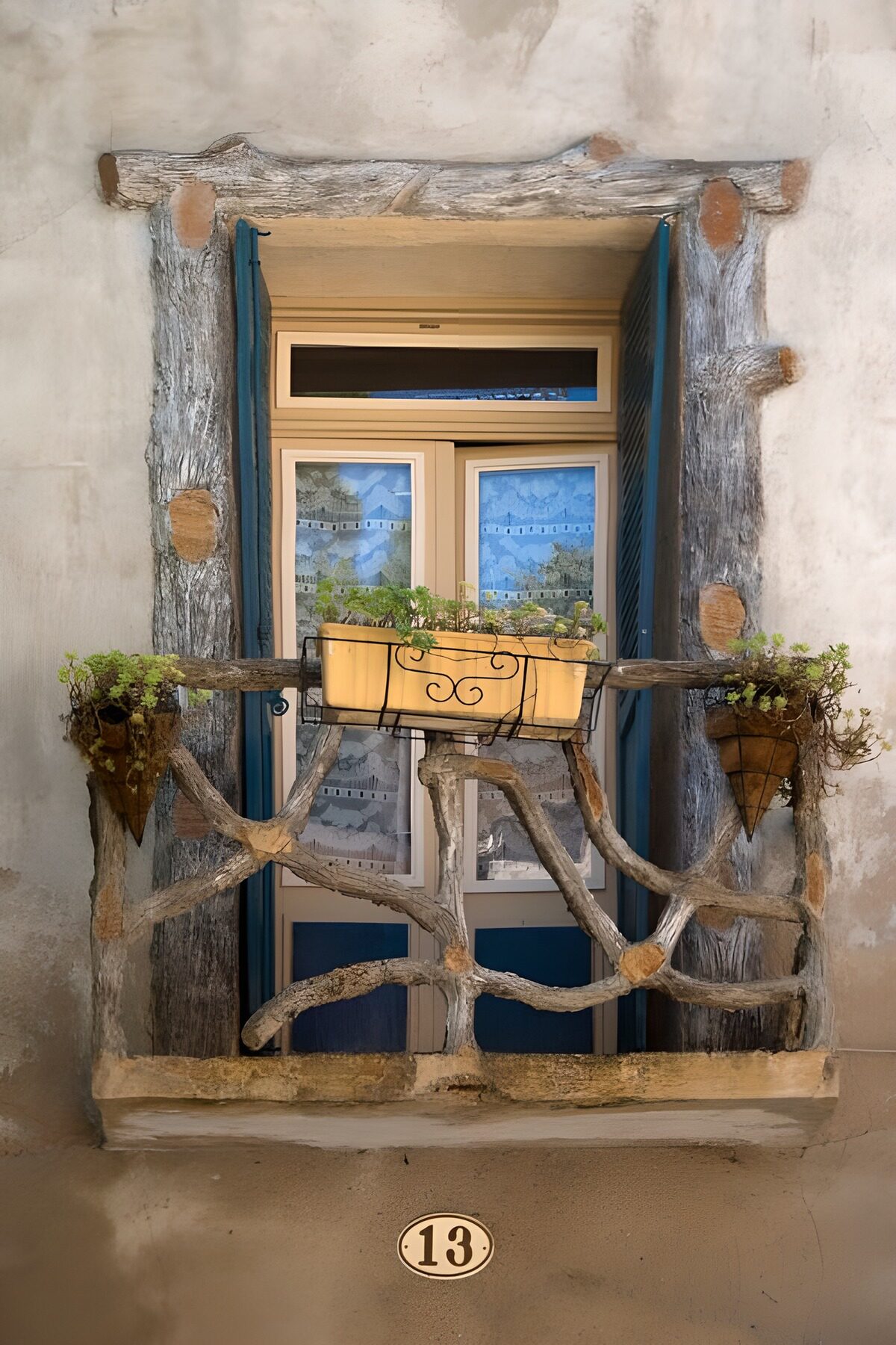OCUK81337: Charming Rustic Balcony View