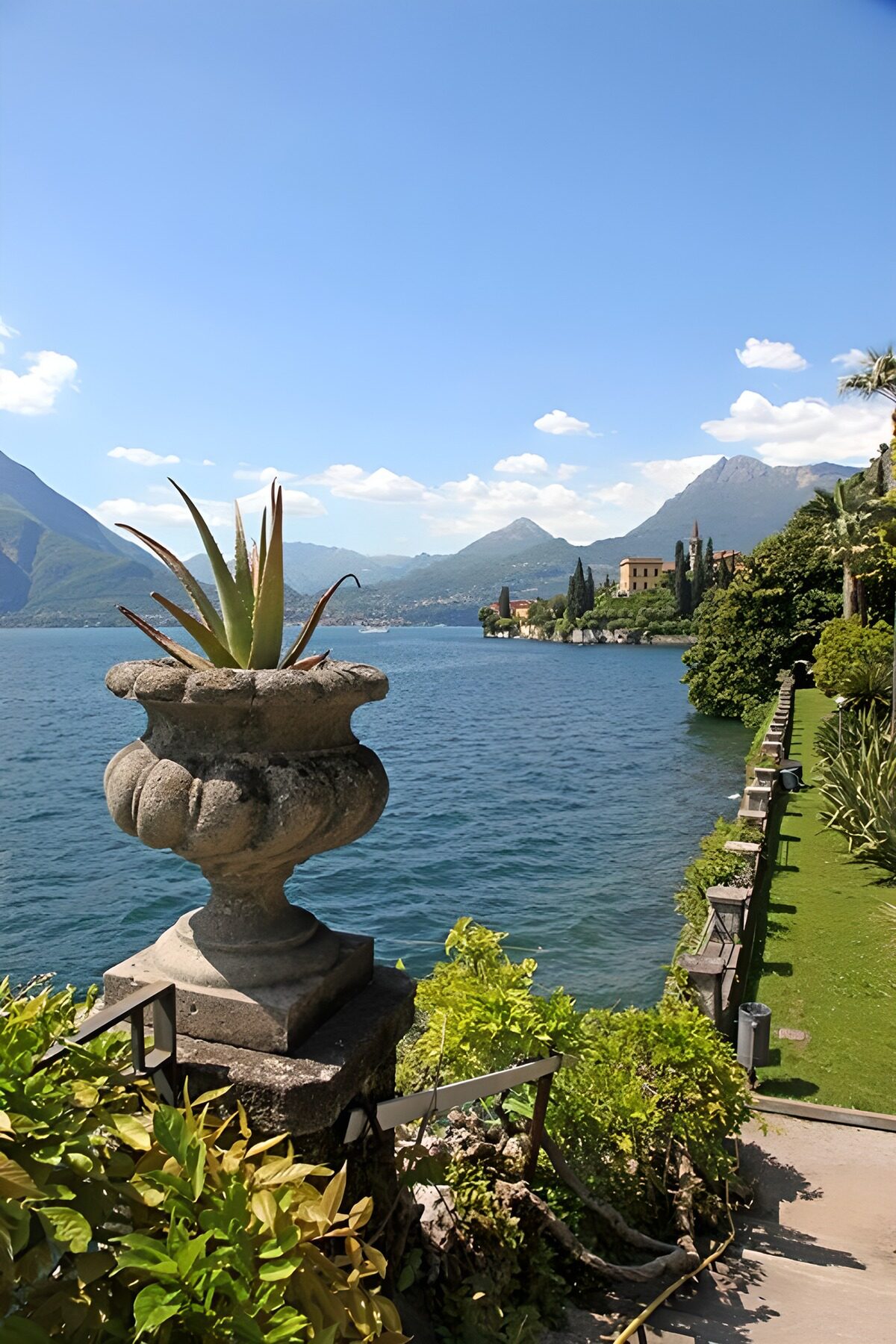 OCUK52693: Serene Lakeside Garden View