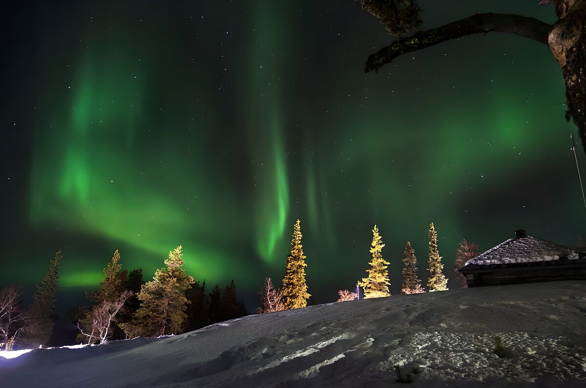 OCUK32199: Enchanting Northern Lights Display