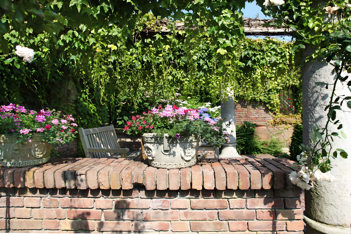 OCUK27128: Tranquil Garden Retreat