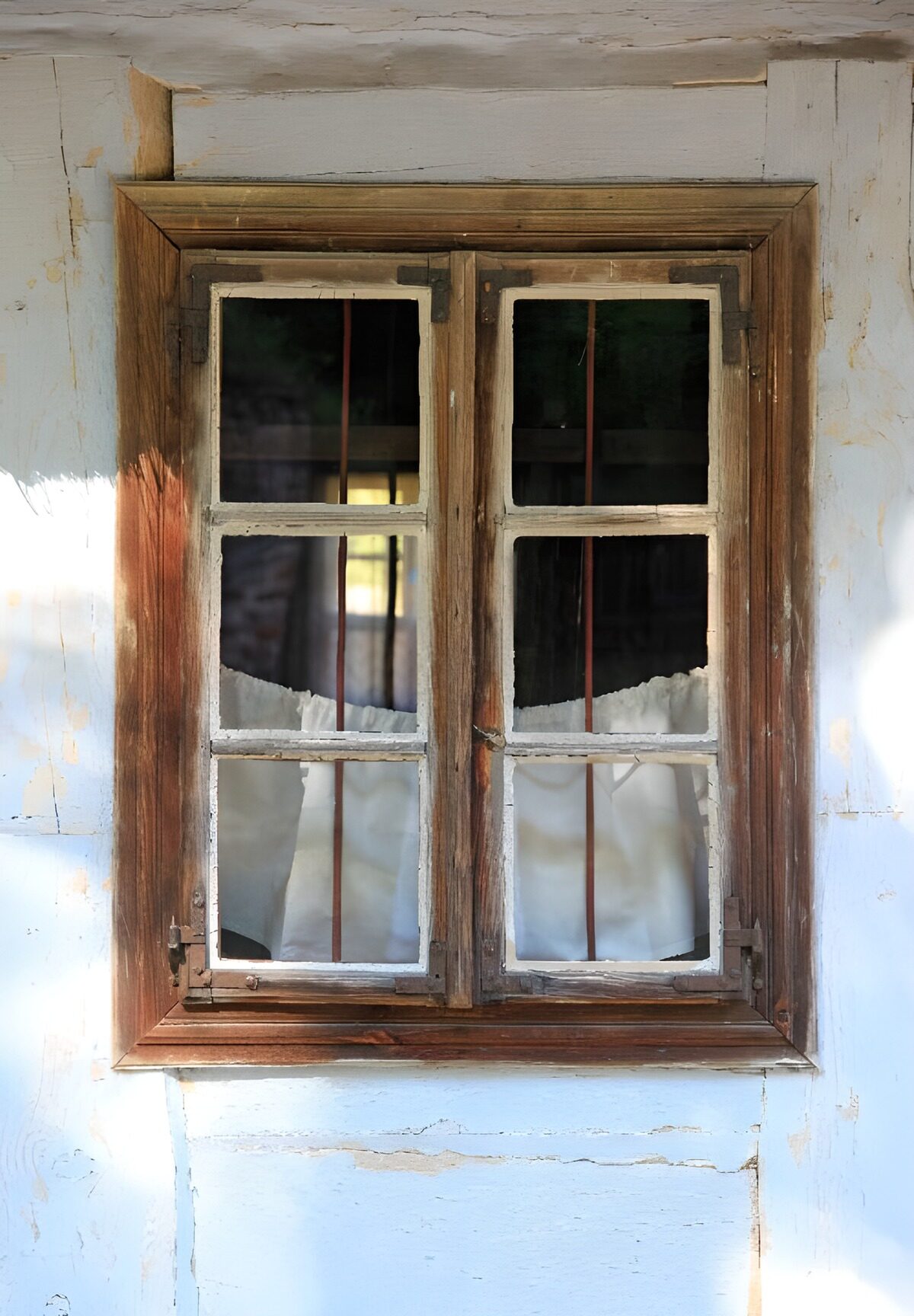 OCUK60341: Rustic Window with Drapes