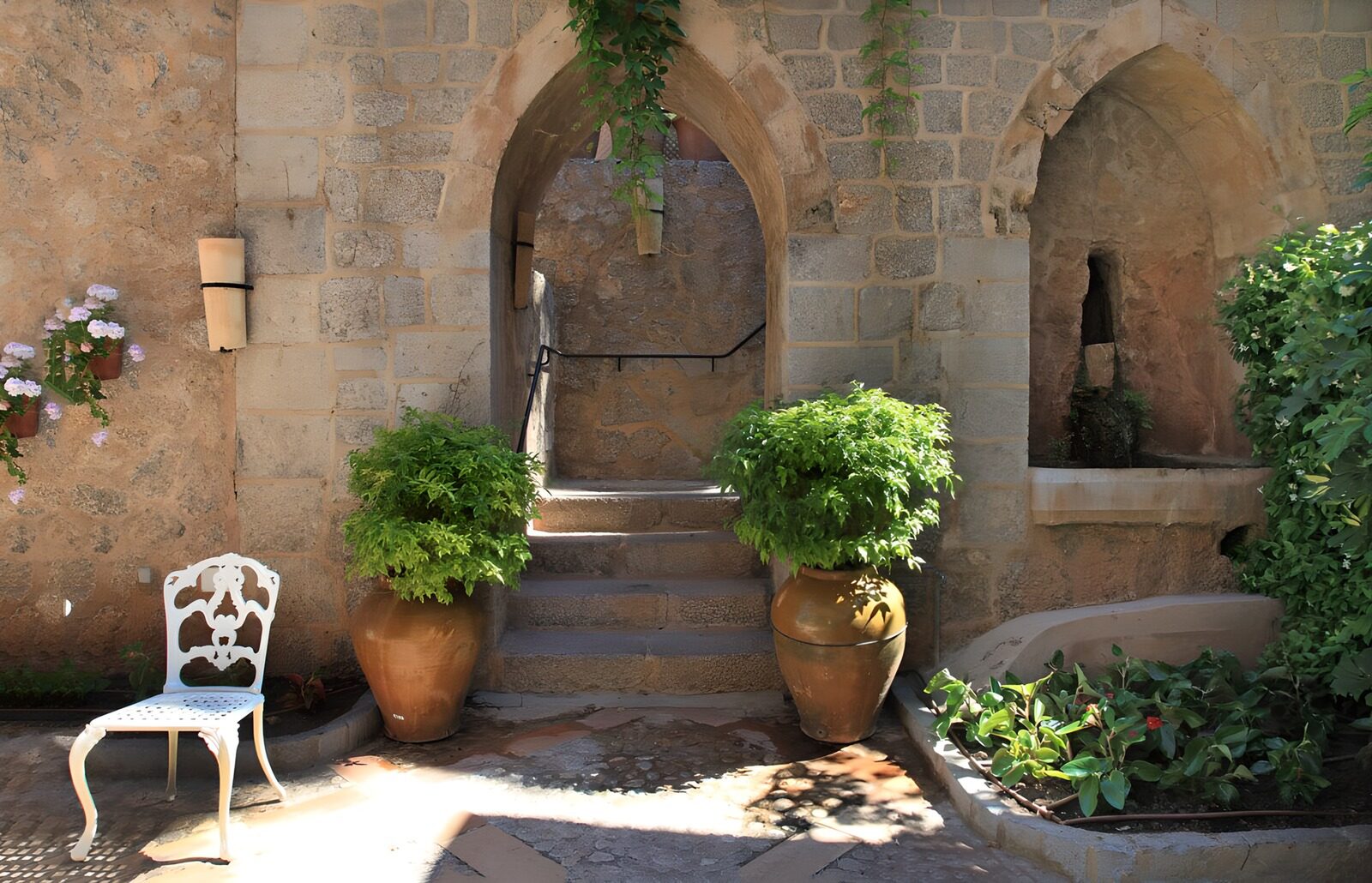 OCUK60203: Mediterranean wall with stairs and terracotta pots