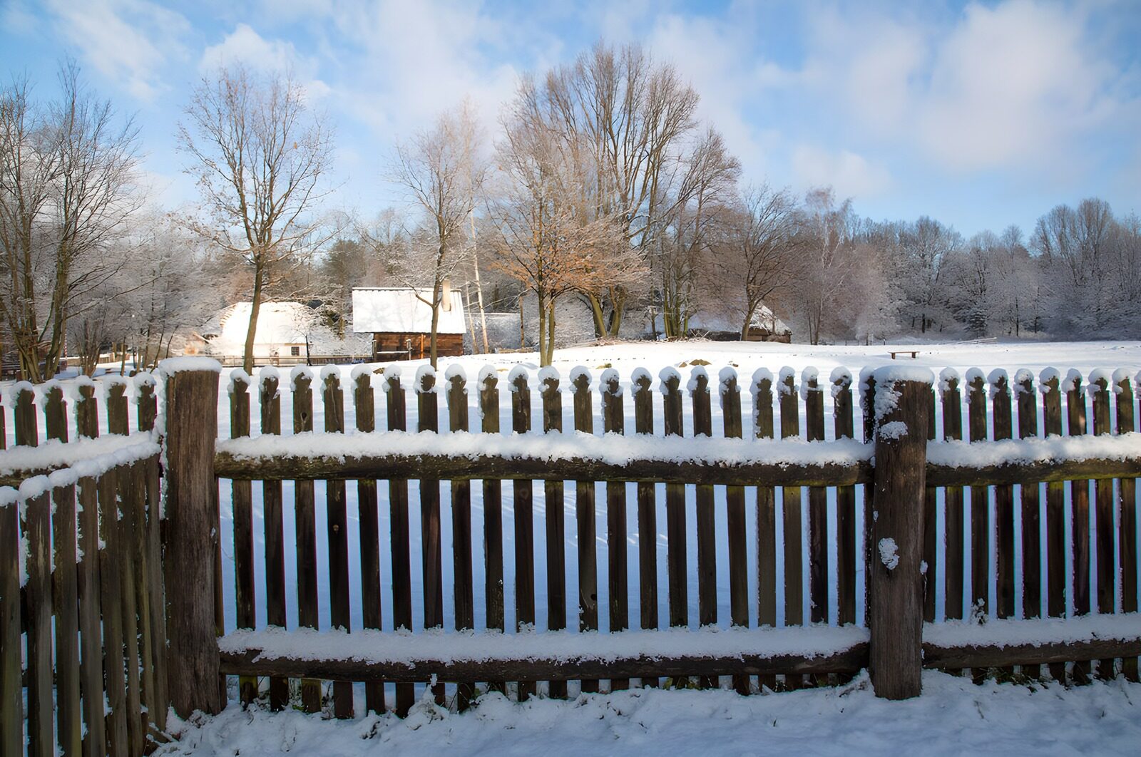 OCUK86290: Snowy Winter Scene with Rustic Fence