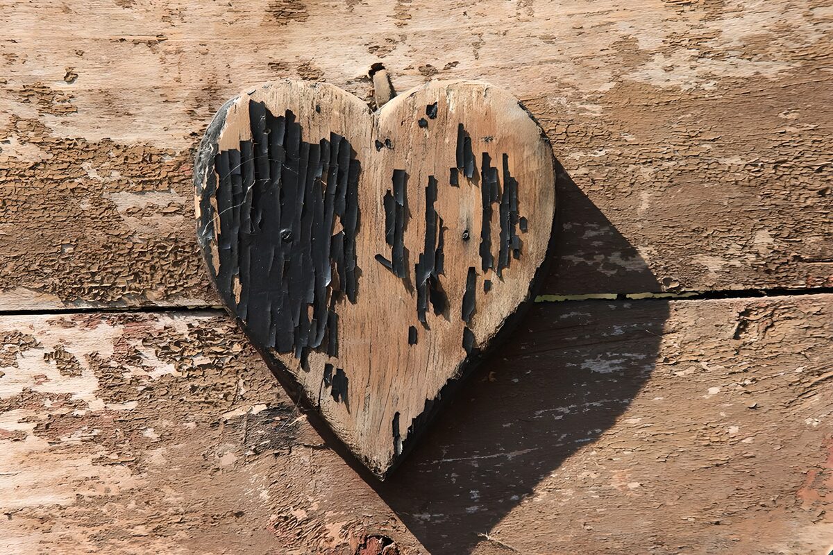 OCUK74915: Rustic Wooden Heart on Weathered Background