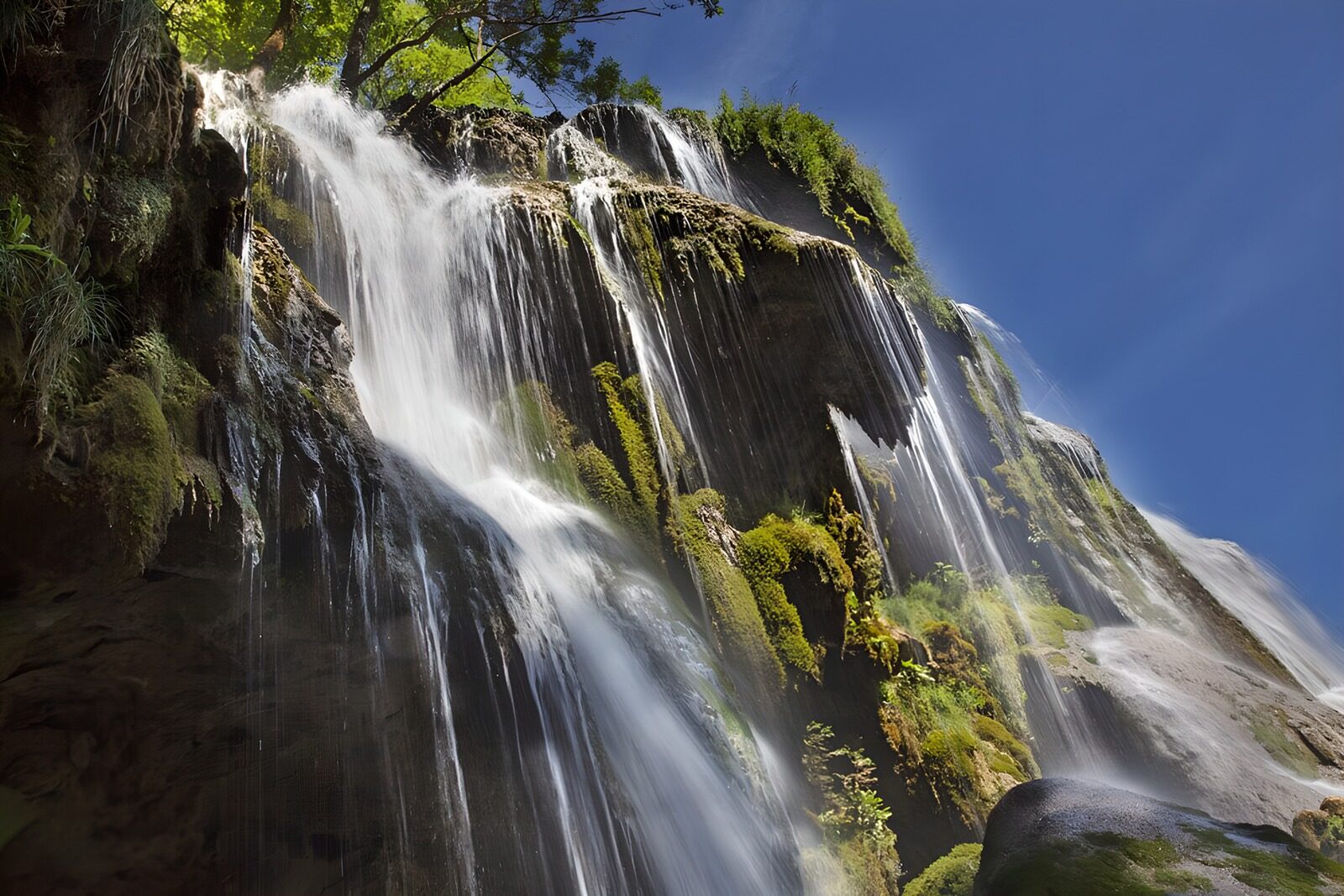 OCUK71582: Majestic Waterfall in Nature
