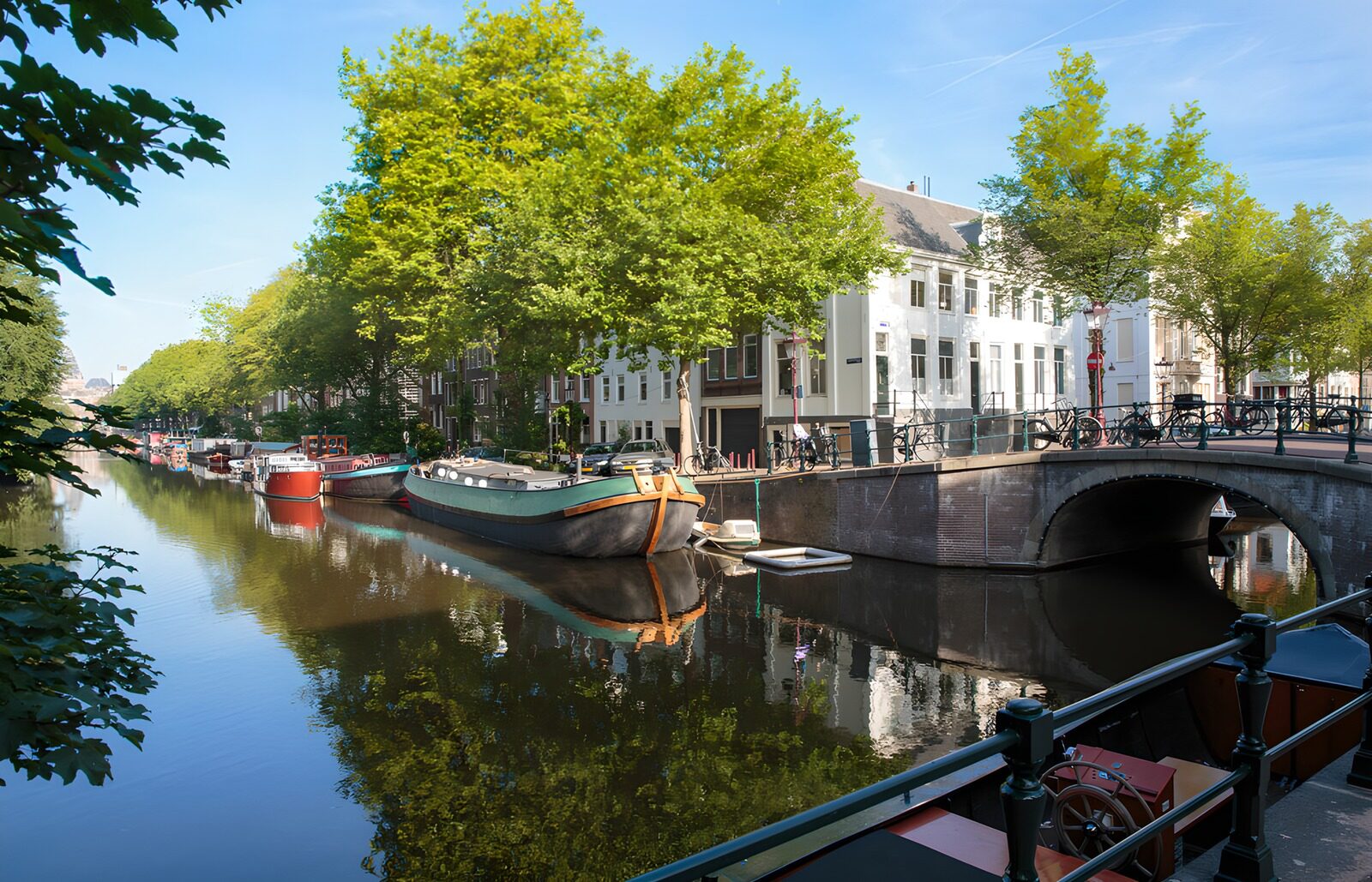 OCUK43447: Serene Canal Scene in Amsterdam