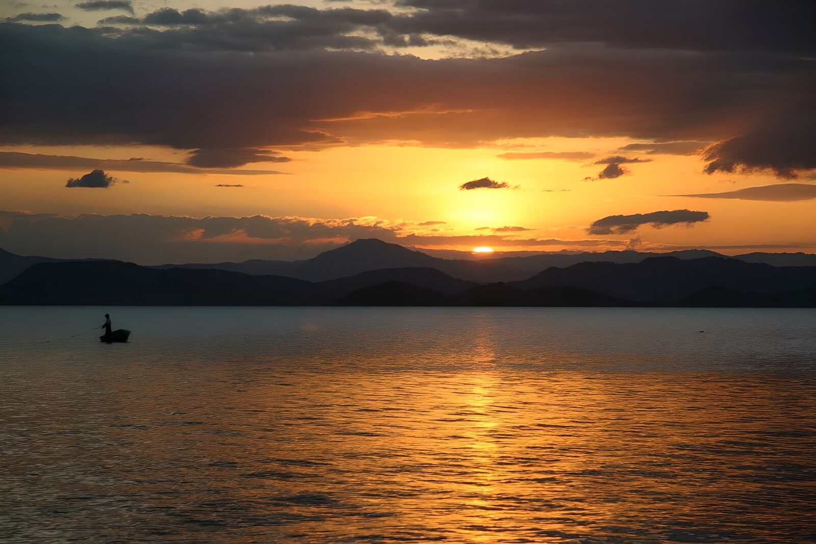 OCUK72583: Tranquil Sunset Over Calm Waters