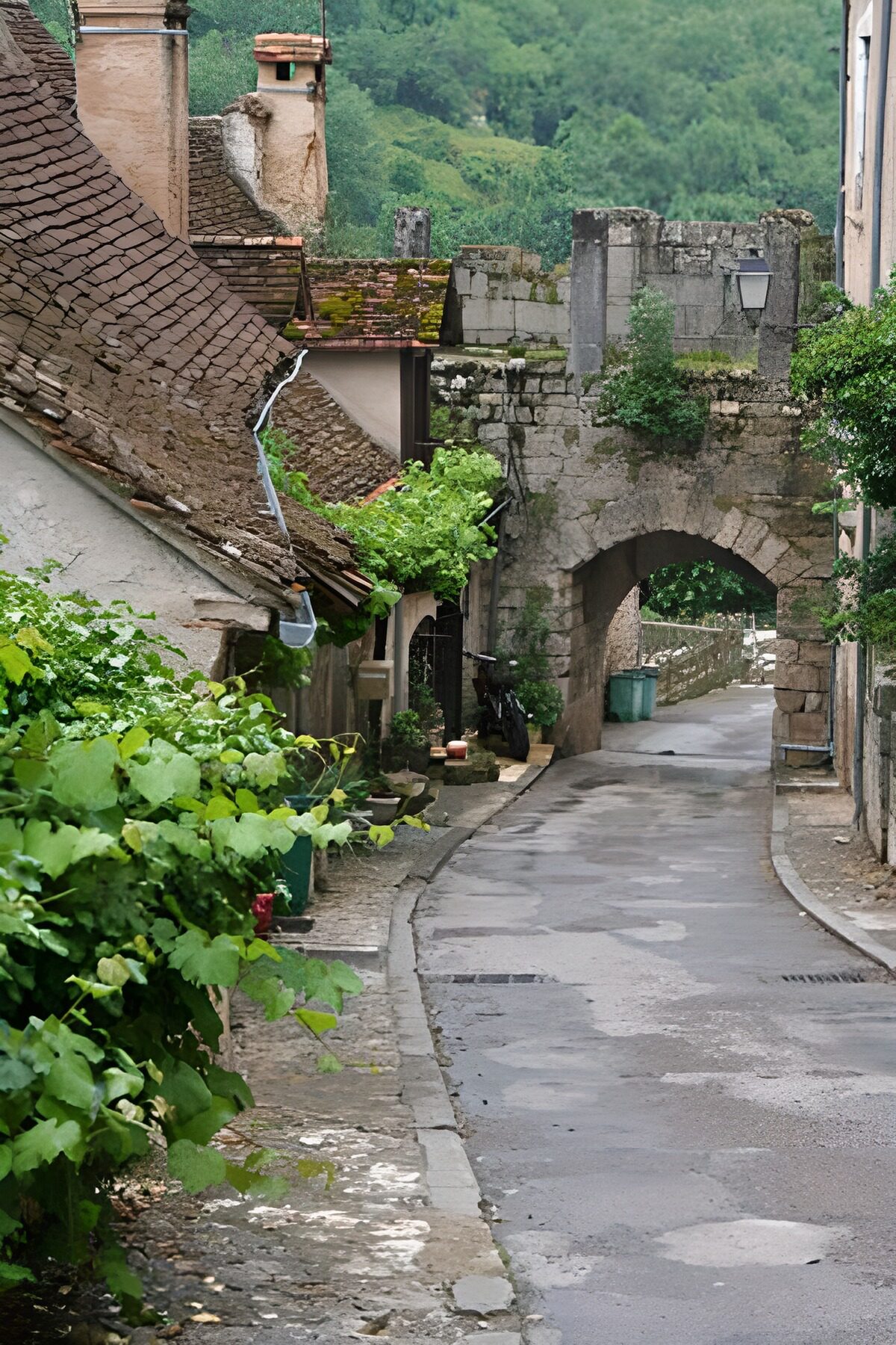 OCUK35743: Old medieval French town alley way 2