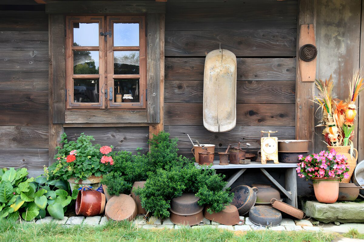 OCUK70924: Rustic Charm of a Country Cottage