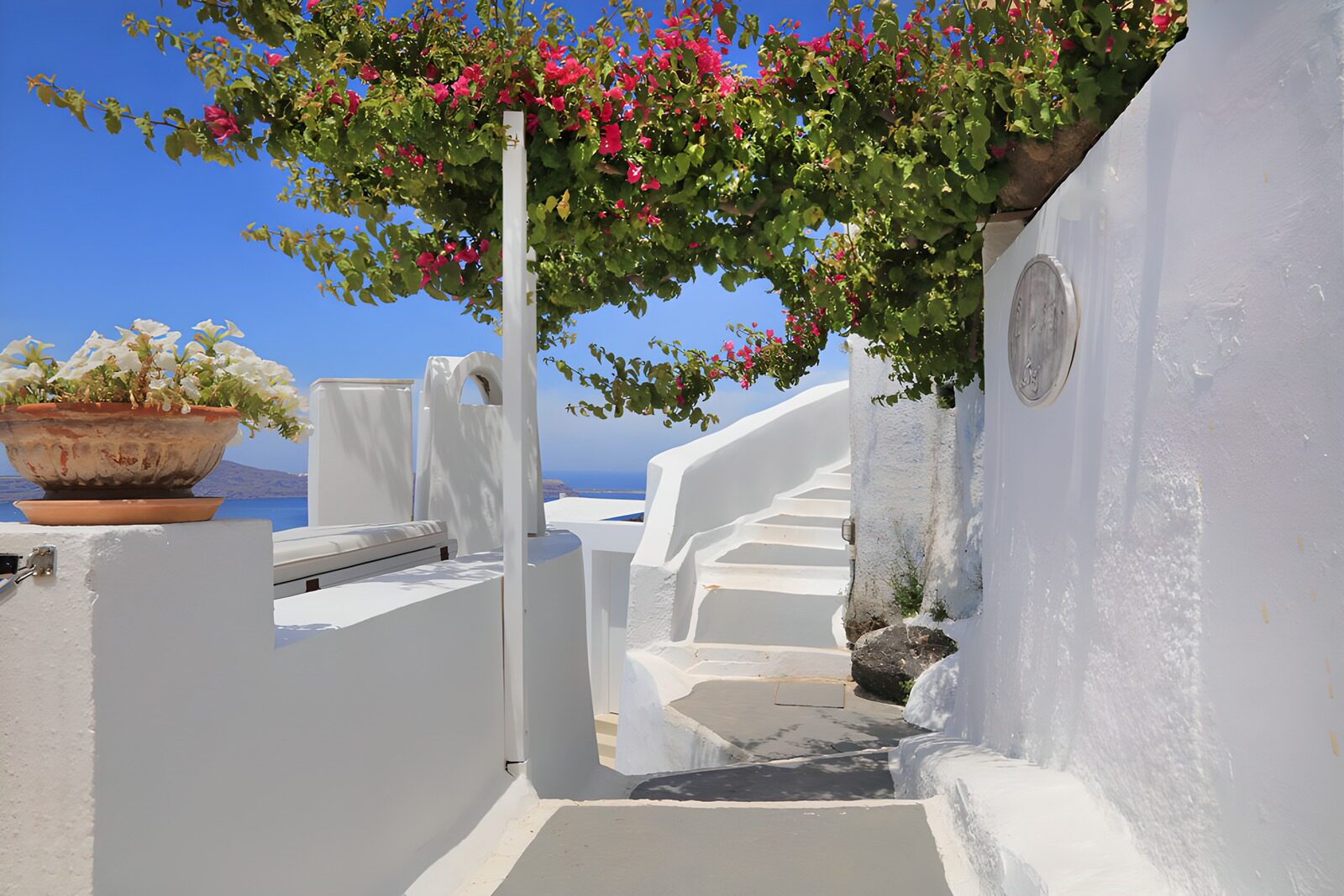 OCUK75110: Charming Pathway in Santorini