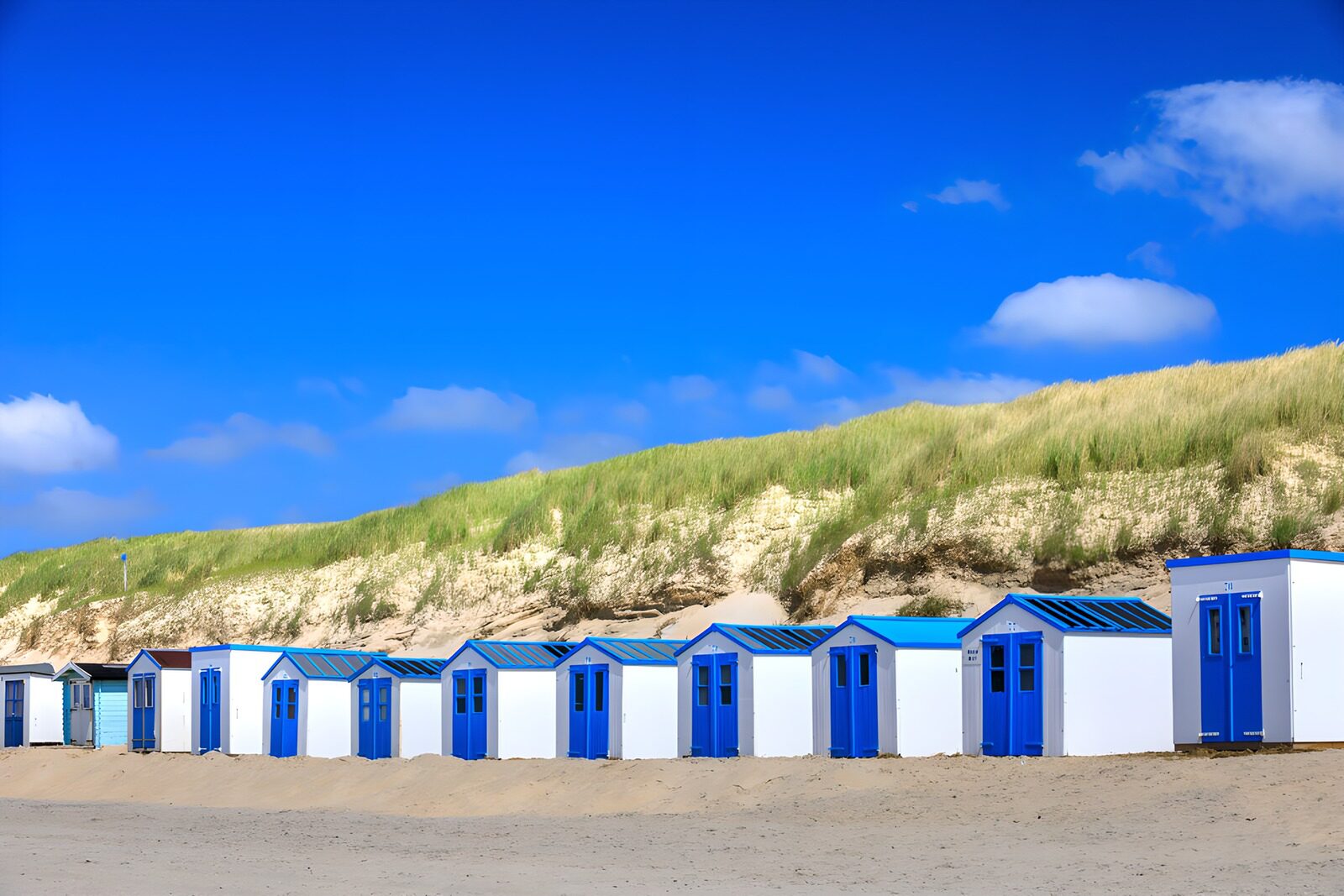 OCUK96244: Colorful Beach Huts by the Dunes