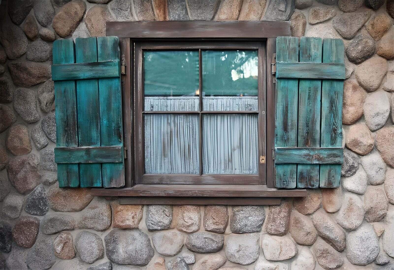 OCUK83901: Cottage with window made of boulders and green shutters