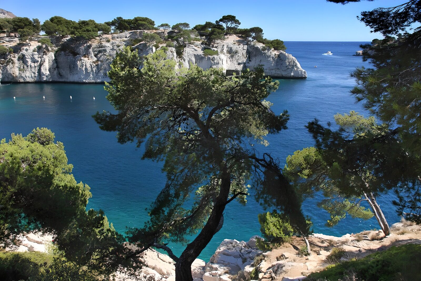 OCUK96127: Serene Coastal Cliffs and Blue Waters