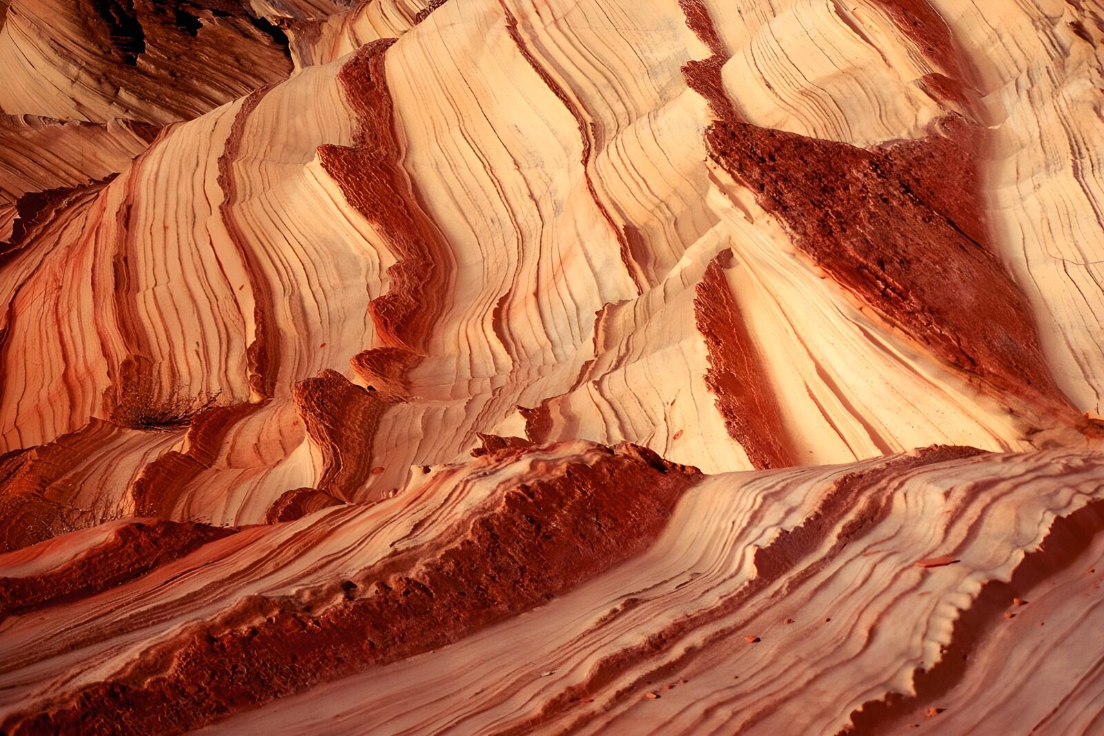 OCUK91587: Striking Layers of Sandstone