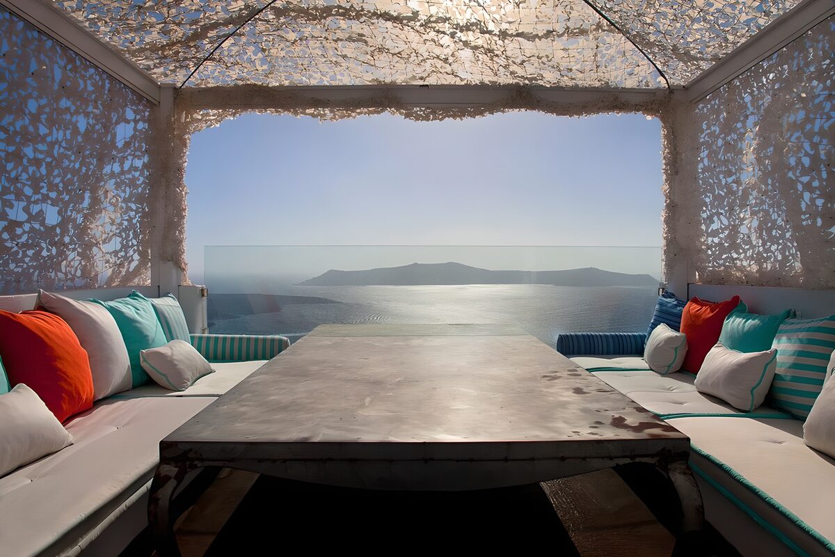 OCUK29864: Serene Seaside Lounge with a View