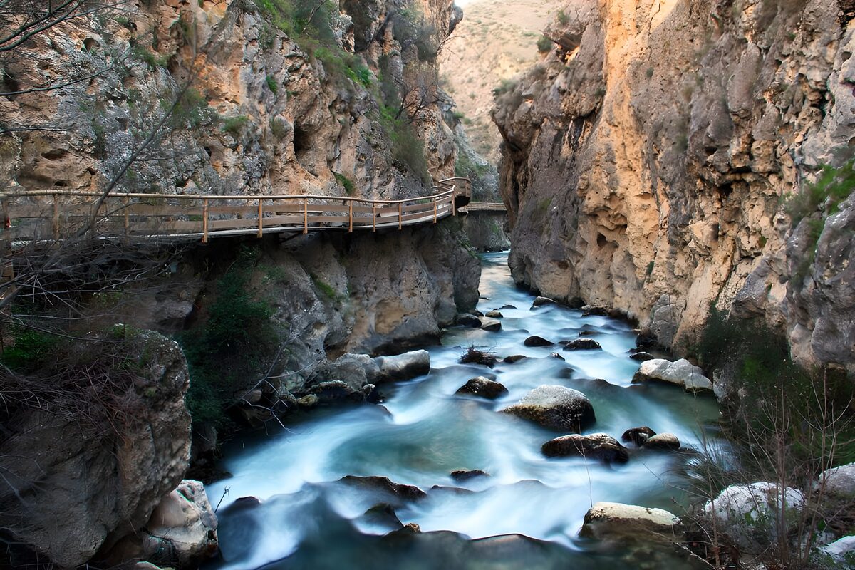 OCUK30796: Serene River Canyon Pathway