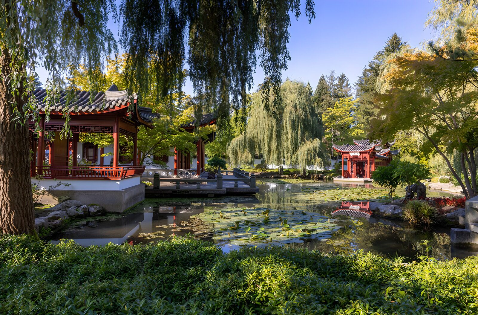 OCUK28617: Tranquil Garden with Traditional Pavilions